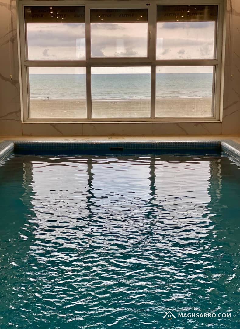 عکس ویلا لب دریا با استخر نور